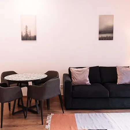 Apartament B 204, In The Heart Of Budapesta