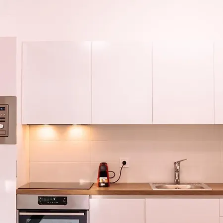 B 204, In The Heart Of Budapesta