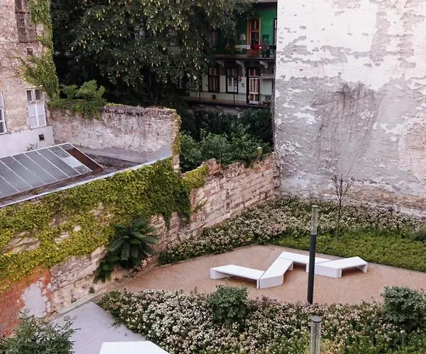 Apartament B 204, In The Heart Of
