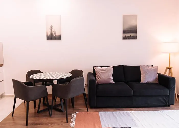 Apartament B 204, In The Heart Of Budapesta